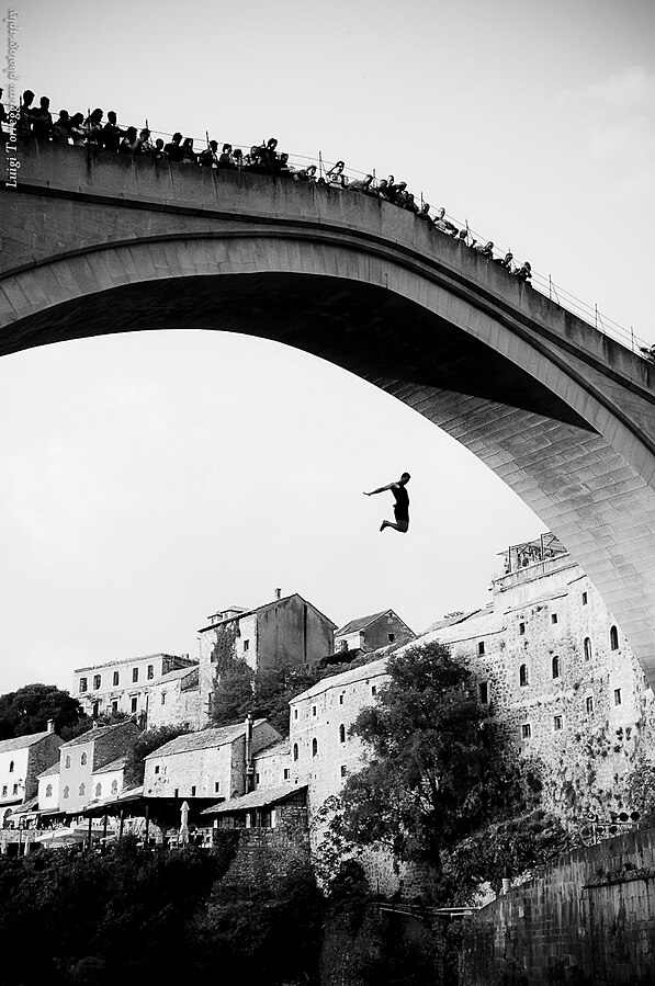 mostar bridge jumps