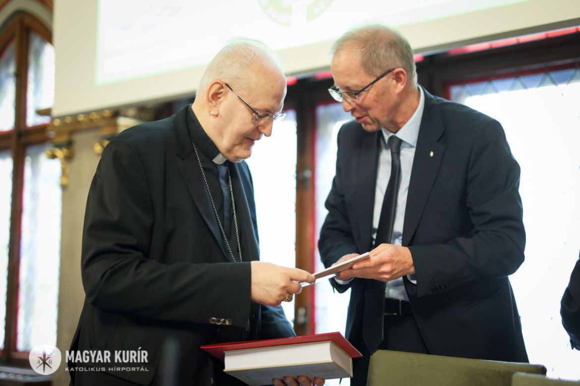 Molnár Antal a 32. Szent István Könyvhét megnyitóján