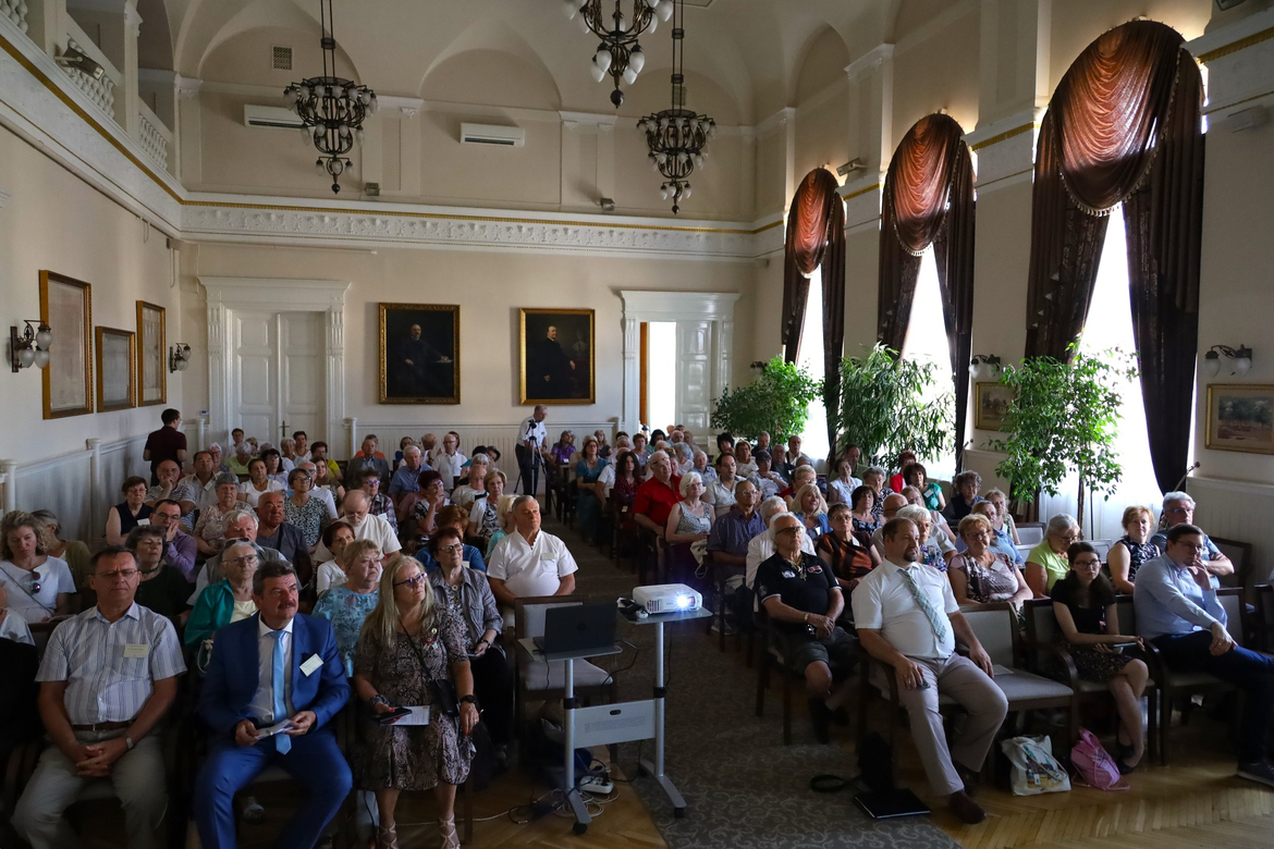 Völgyesi Orsolya és Fónagy Zoltán az Országos Honismereti Akadémia konferenciáján
