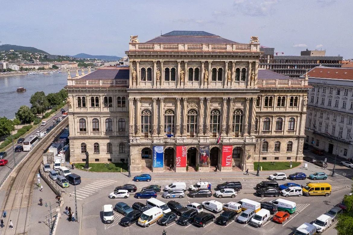 Mihalik Béla és Molnár Antal véleménycikke a Telexen