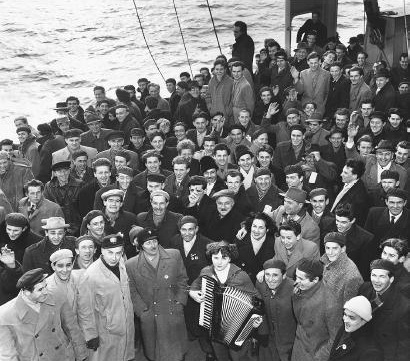 magyar menekultek amerikai hajon 1956 utan