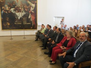 A kiállítás megnyitói és rendezői