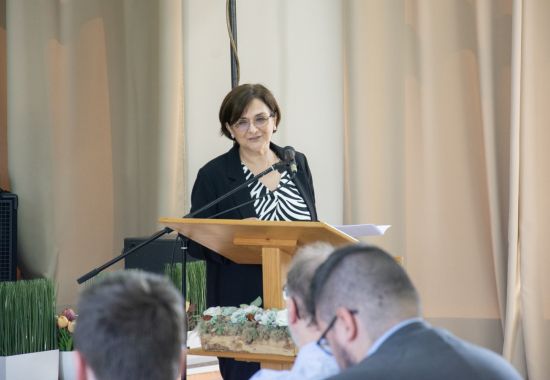 oborni terez karoli 2025