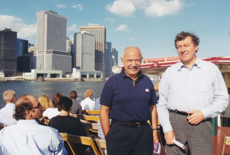 A 2000 szeptemberi ENSZ-Közgyűlésre kilátogató Martonyi János külügyminisztert egy New York körüli hajókirándulásra vittük el.
