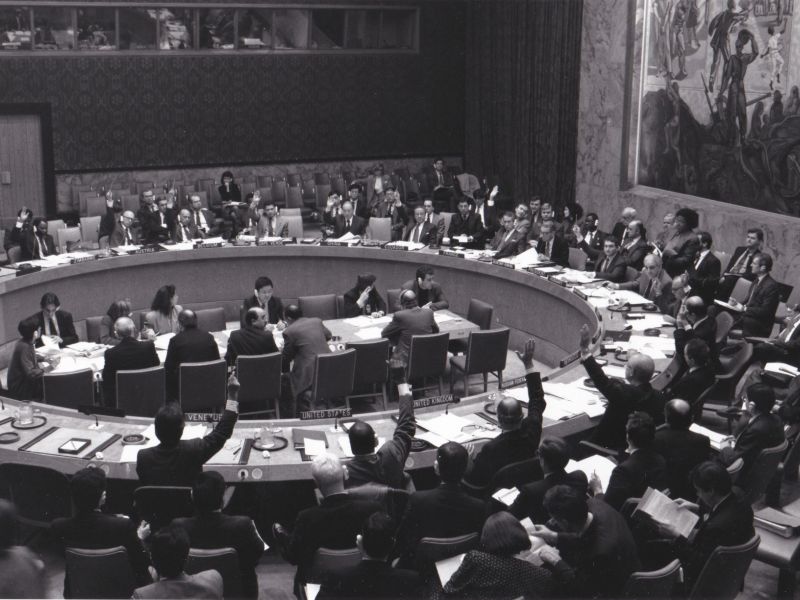 Összkép 1992 novemberében a magyar elnökség vezette Biztonsági Tanács egyik szavazásáról