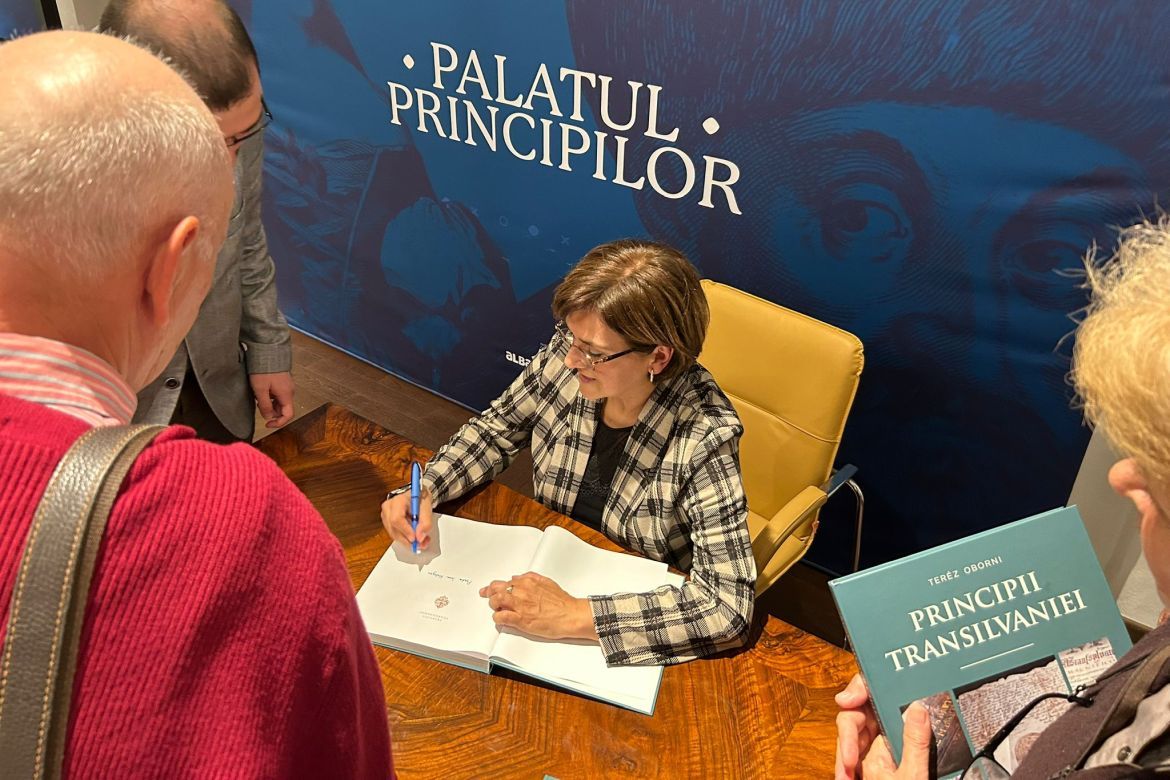 Oborni Teréz dedikál