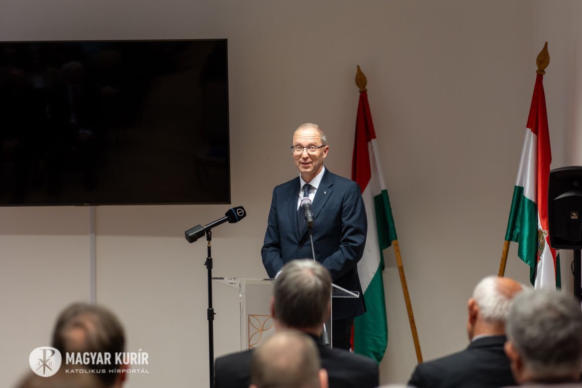 Fraknói Vilmos-díjat kapott Molnár Antal. Fotó: Lambert Attila/Magyar Kurír