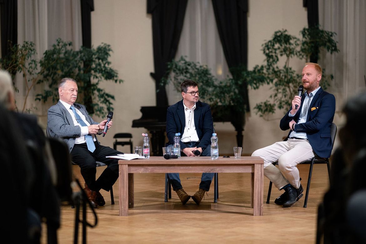 Fodor Gábor az Orient Projekt Szalon 05 rendezvényen