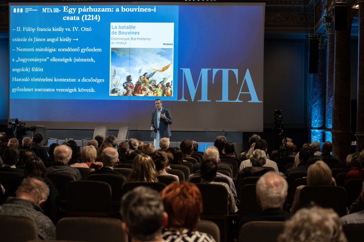 Pálosfalvi Tamás előadása a Magyar Tudományos Akadémián. Fotó: mta.hu / Szigeti Tamás