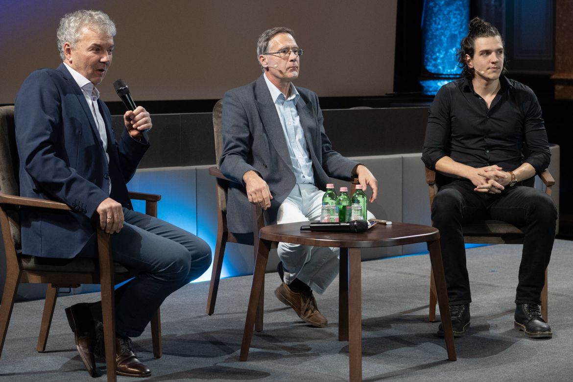 Pálosfalvi Tamás előadása a Magyar Tudományos Akadémián. Fotó: mta.hu / Szigeti Tamás