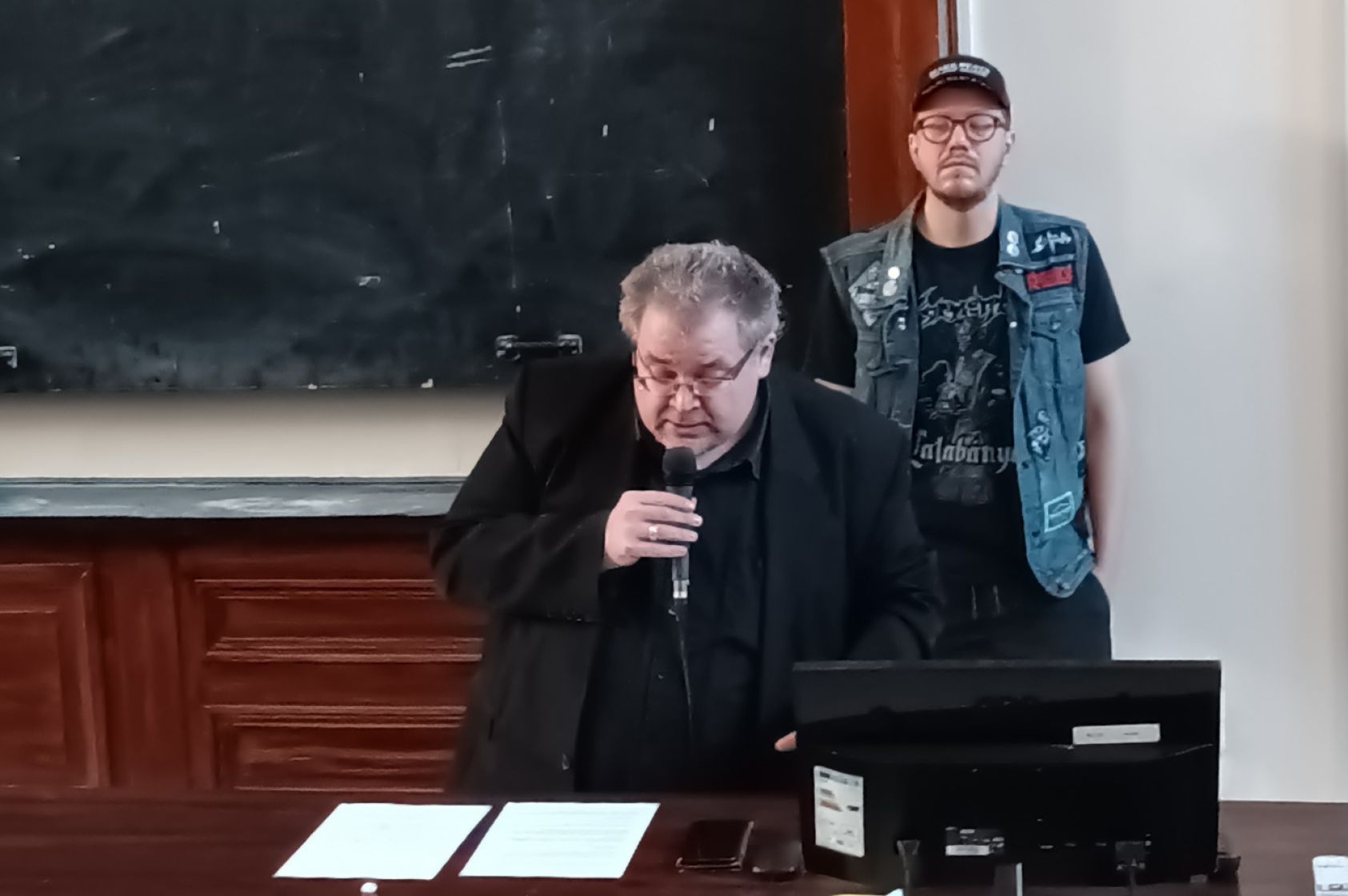  Nemes Z. Márió és Kulcsár Géza az I Interdiszciplináris metálkonferencián. Fotó: Dippold Ádám/Qubit