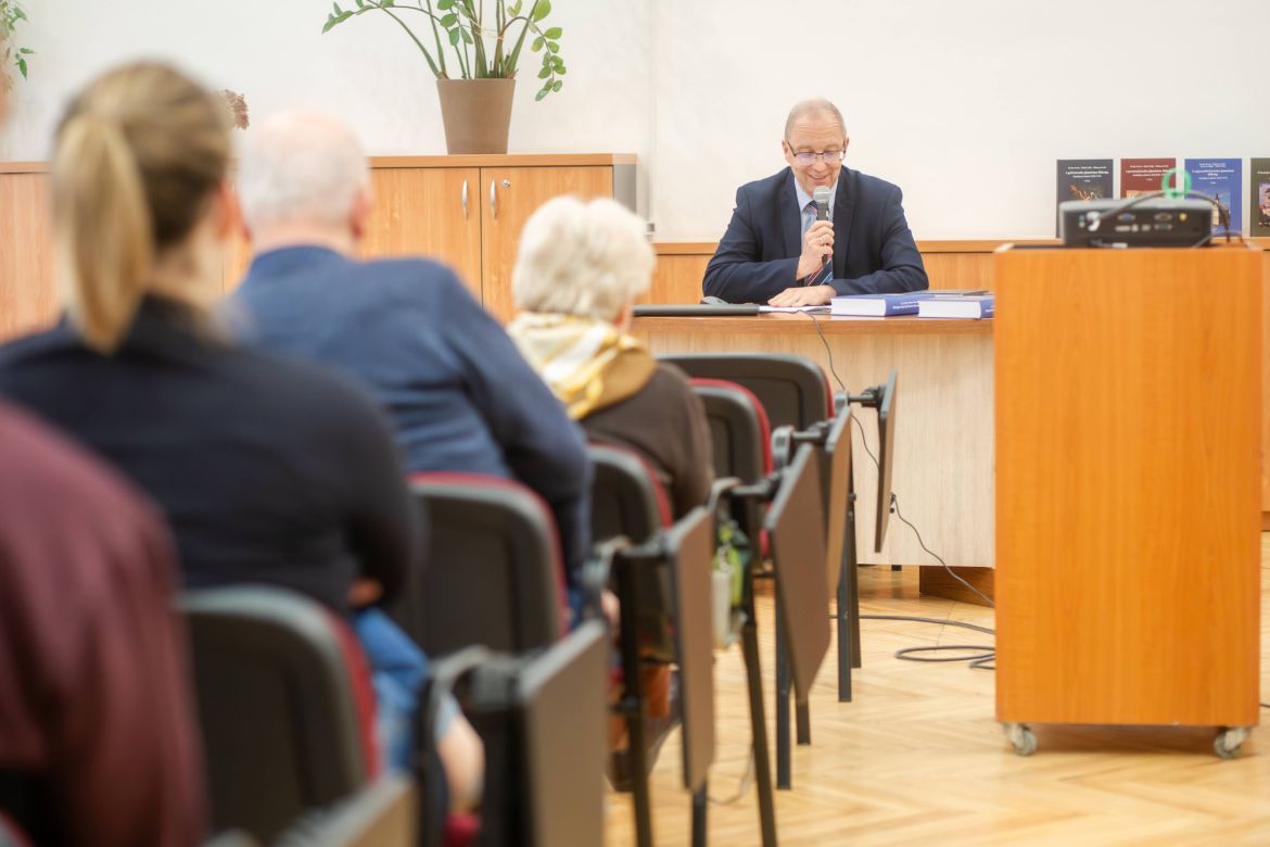 Molnár Antal részvétele a jezsuita iskolázásról szóló kötetek bemutatóján