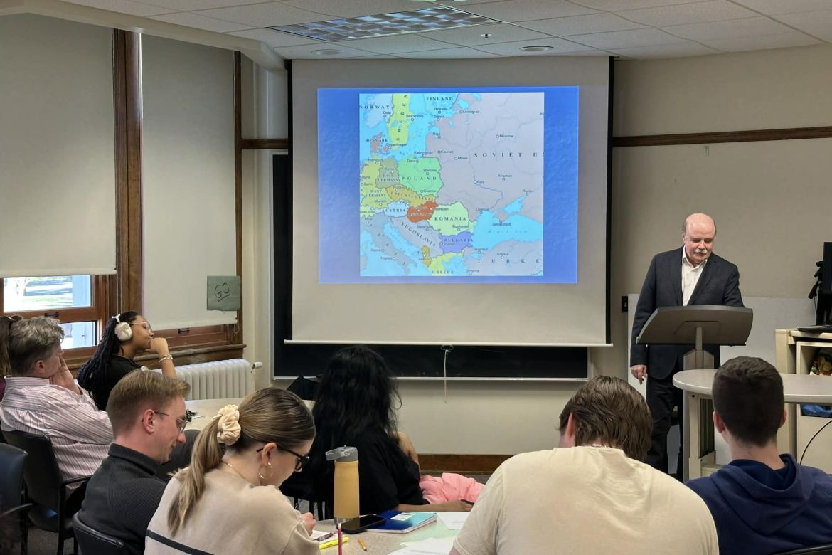 Stark Tamás előadása a Nazareth Egyetemen