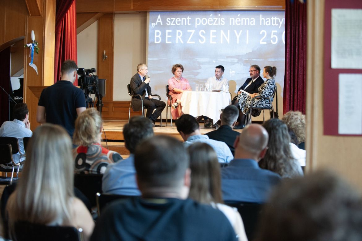Völgyesi Orsolya a Berzsenyi 250 konferencián