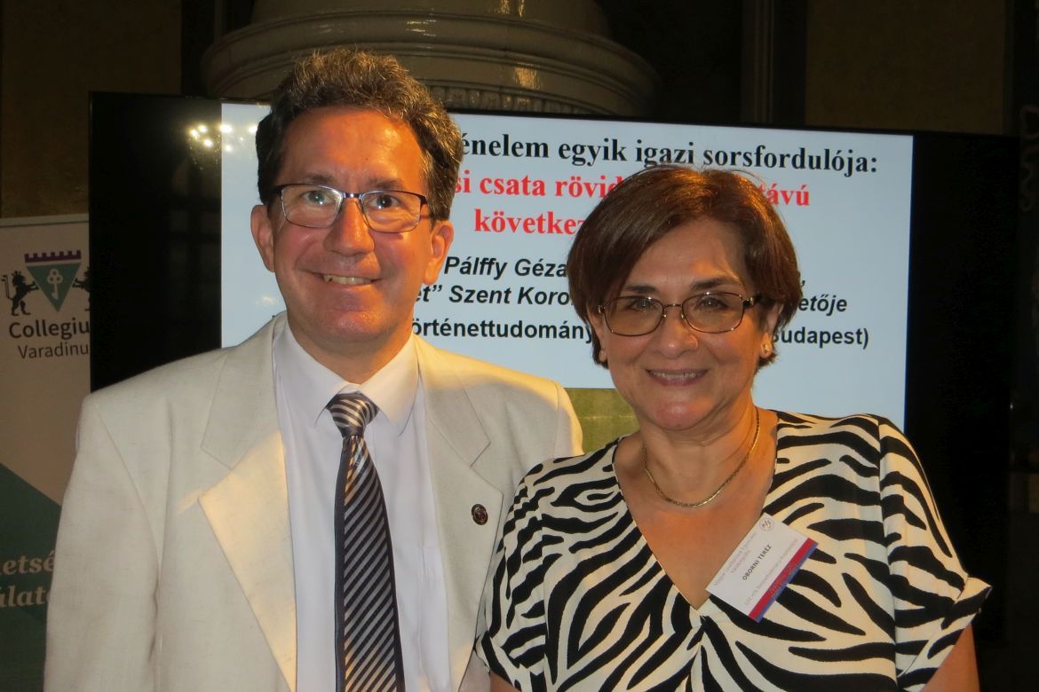 Oborni Teréz és Pálffy Géza a nagyváradi konferencián. Fotó: Friedler Magdolna