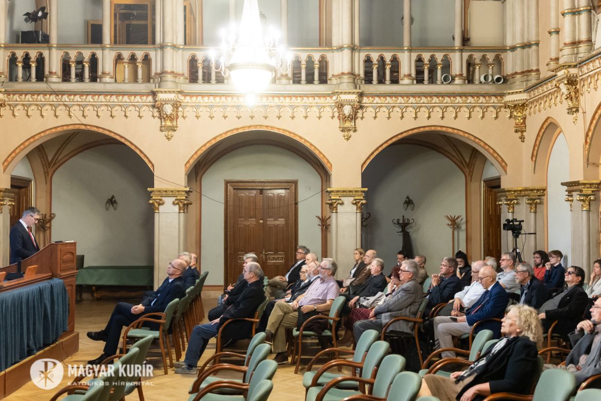 Fejérdy András székfoglaló előadása a Szent István Tudományos Akadémián
